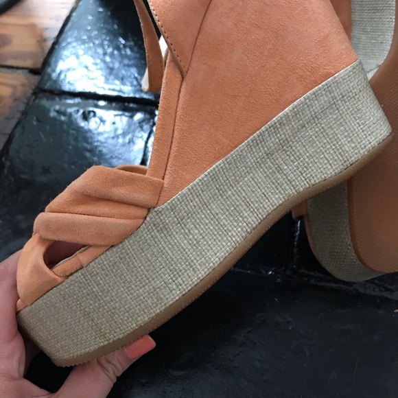 Butter suede wedges - Picture 3 of 11